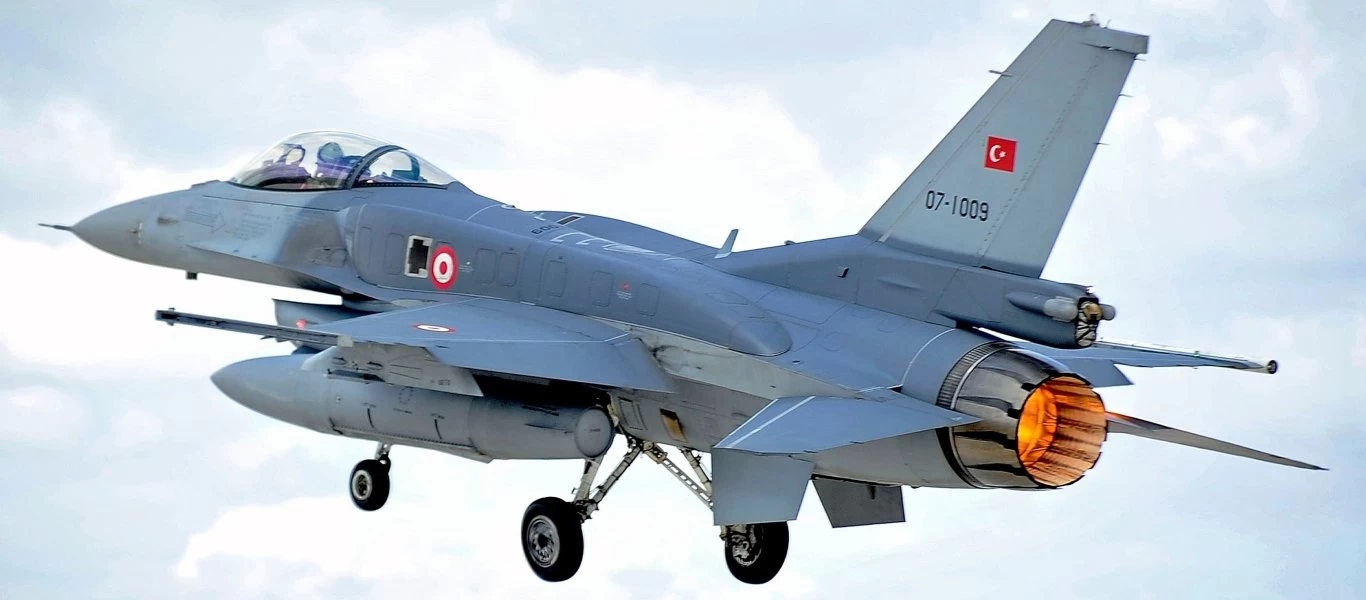 Μπαράζ παραβιάσεων από τουρκικά F-16 στο Αιγαίο - Τρεις εμπλοκές στην περιοχή